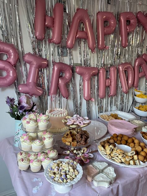 17 Doğum Günü, 17. Geburtstag, 14th Birthday Party Ideas, 18th Birthday Party Themes, Sweet Sixteen Birthday Party Ideas, 18th Birthday Decorations, Sweet 17, Birthday Lunch, Cute Birthday Pictures