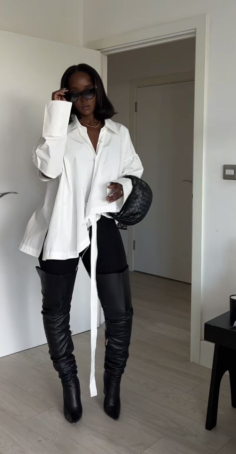 La Work Outfit, Comfy Chic Fall Outfits, Leather Button Down Shirt Outfit, Winter Outfits Brunch, Blazer Outfits Black Women, New York Business Casual, Outfits For A Rainy Day, Wealthy Fashion, Sultry Aesthetic