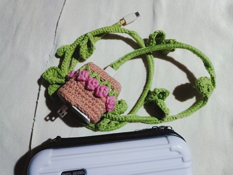 Tulip Charger Cable 🌷 Hand Pattern, Flower Crochet, Free Hand, Crochet Flowers, Tulips, The 100, Cable, Crochet, Flowers