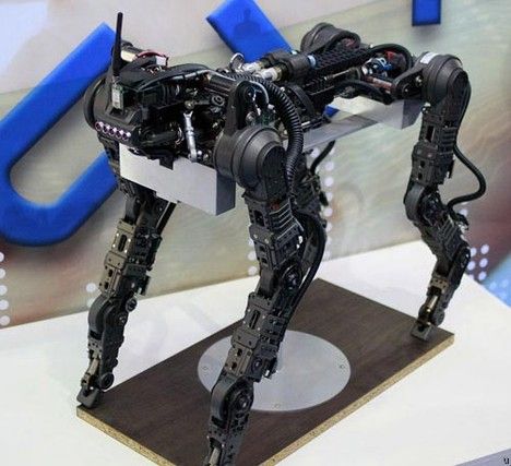 Looks like the South Koreans aren’t too far behind when it comes to robotics, as evident by POSTECH’s quadruped robot that might... Quadruped Robot, Learn Robotics, Real Robots, Robot Animal, Boston Dynamics, Robotics Engineering, Robotics Projects, Diy Robot, On The Right Path