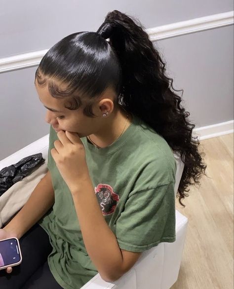 Lovisa Worge, Curly Ponytail Weave, Long Hair Ponytail Styles, Weave Ponytail Hairstyles, Sleek Ponytail Hairstyles, Long Hair Ponytail, Black Ponytail Hairstyles, Curly Ponytail, Curly Hair Styles Easy