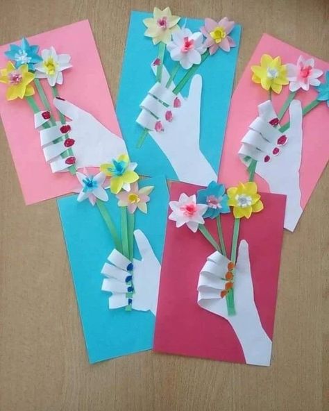 Hand crafts on Instagram: “Love to make this??? 😇 ⏩➡️ Dn for credit or removal ⏩➡️ Follow me for beautiful creation 😌 . . . . . . . . Follow....@diycraft_usa…” Påskeaktiviteter For Barn, Mothers Day Crafts Preschool, Mothers Day Cards Craft, Diy Mother's Day Crafts, Spring Crafts For Kids, Hand Crafts, Aktivitas Montessori, Mothers Day Crafts For Kids, Diy Valentine