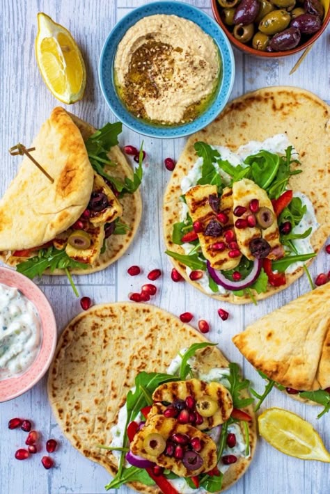 Greek Flatbread, Mediterranean Flatbread, Burger Tacos, Halloumi Cheese, Grilled Halloumi, Lunch Inspiration, Wrap Recipe, Healthy Diet Recipes, Healthy Meal Plans