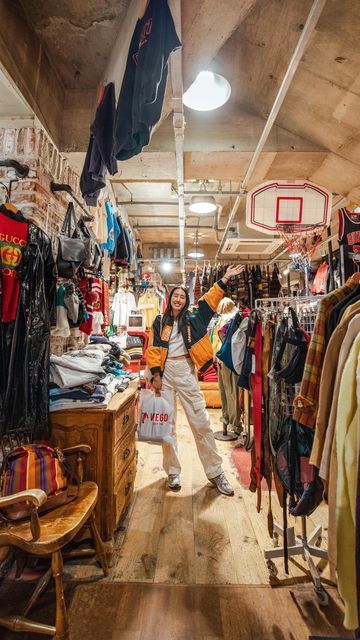 Sam is Home | Hong Kong on Instagram: "My favourite Tokyo vintage stores (locations ⬇️) 1. new york joe shimokitazawa 2. casanova vintage 3. desert snow 4. flamingo 5. amore vintage tokyo 6. florida 7. pigsty 8. focus 9. chicago 10. anchor 11. kinji 12. wego There are TONS of vintage/thrift stores in Japan but these were my favourite! Fun fact: the stores clean and press all the clothes before they’re sold! #tokyo #shimokitazawa #thrifting #vintage" Bestie Travel, Vacation Japan, Desert Snow, Thrifting Vintage, Tokyo Vintage, Vintage Tokyo, Vintage Thrift Stores, Vintage Stores, Vintage Thrift