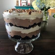 Mr. Food OOH IT'S SO GOOD!! Chocolate Layer Dessert, Pudding Desserts Layered, Trifle Cake, Chocolate Pudding Desserts, Mr Food, Poke Cake Recipe, Chocolate Poke Cake, Chocolate Lasagna, Chocolate Bundt