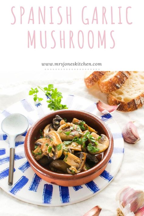 Mushroom Tapas, Spanish Side Dishes, Spain Recipes, Easy Tapas, Vegetarian Tapas, Tapas Night, Spanish Dinner, Tapas Dinner, Mushroom Side Dishes