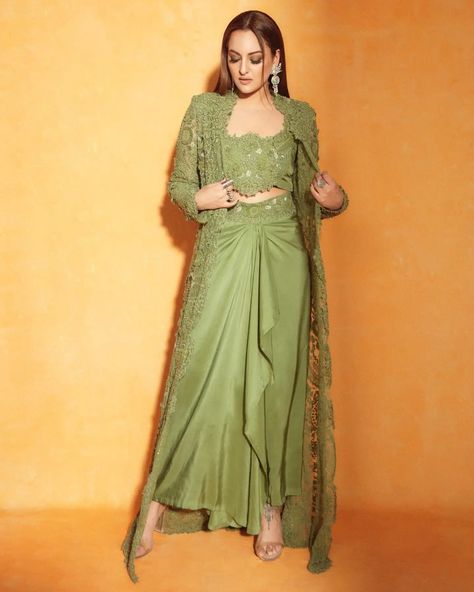 Mehandi Outfits, Indian Bridesmaid Dresses, Trendy Outfits Indian, Mehendi Outfits, Indian Dresses Traditional, Traditional Indian Outfits, Ethnic Outfits, Indian Bridal Outfits, Stylish Party