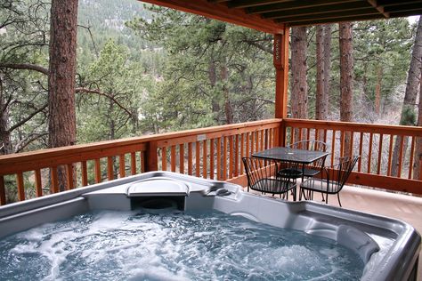 Find your perfect mountain getaway with these Estes park cabins with a hot tub. Big Bear Cabin, Colorado Cabins, Dog Friendly Hotels, Hot Tub Cover, Estes Park Colorado, Colorado Vacation, Mountain Getaway, Colorado Skiing, Cabins And Cottages