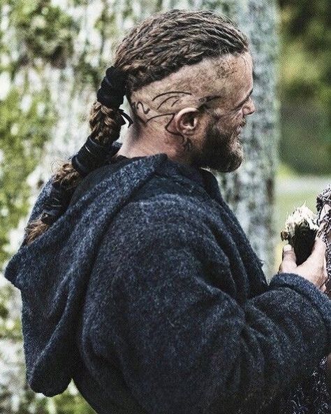 Travis Fimmel on Instagram: “#Vikings” Travis Fimmel Vikings, Travis Fimmel, Vikings, Dreadlocks, Hair