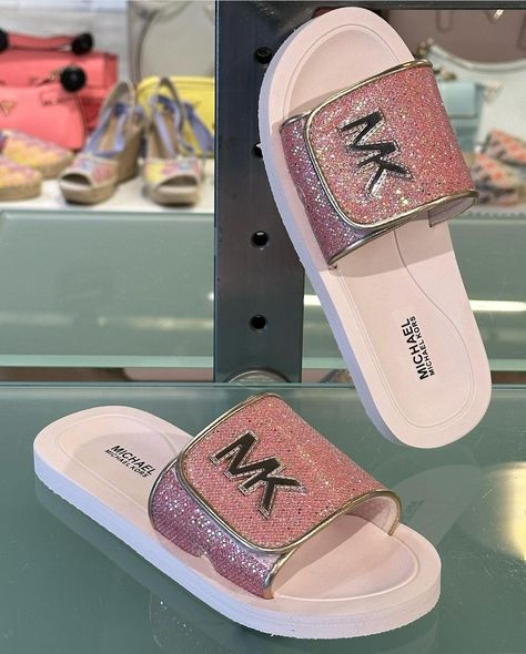 Pink Sparkly Chanclas, Spring Luxury Pink Slides, Tommy Hilfiger Slides Pink, Guess Slides, Pink Guess Wallet, Luxury Slides, Baddie Clothes, Bling Sandals, Pink Luxury