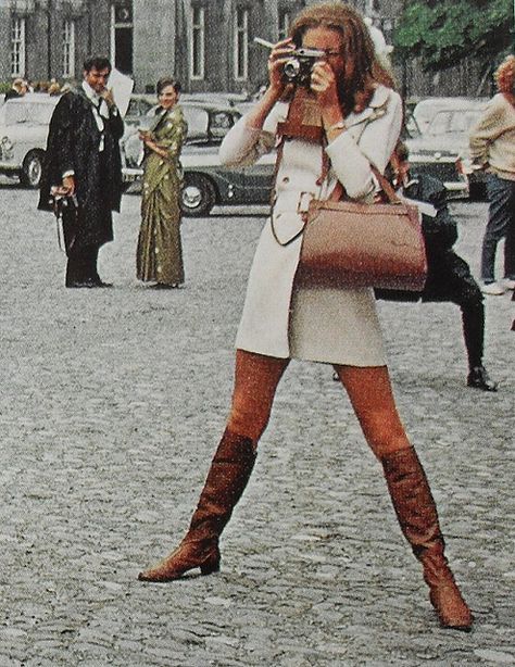 1960s Mod Woman Fashion Photo Smoking Go Go Boots Vintage Womenswear by Christian Montone, via Flickr Mod Fashion Women, Style Année 60, 60s 70s Fashion, 60s And 70s Fashion, Fashion 1960s, 70s Inspired Fashion, Sixties Fashion, Gogo Boots, Stil Inspiration