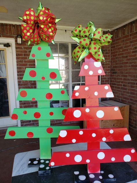 Whimsical Polka-dot Christmas Trees Grinch Wood Tree, Wooden Christmas Tree Ideas, Christmas Trees Rustic, Christmas Tree Ideas 2023, Pallet Trees, Pallet Wood Christmas Tree, Pallet Wood Christmas, Wooden Trees, Christmas Diy Wood