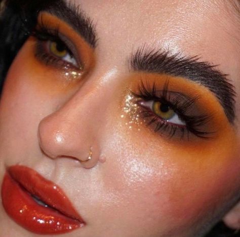 Spooky Makeup Looks, Rust Palette, Grungy Makeup, Chocolate Makeup, Eyeshadow Inspiration, Spooky Makeup, Piercing Eyes, Girly Makeup, Face Charts