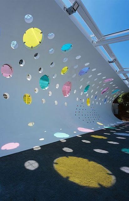 Kindergarten Architecture, Cool Playgrounds, Kindergarten Design, Playground Design, Play Spaces, Backyard Playground, Salou, Art Installation, School Architecture