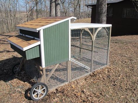 Chicken Coop Art, Rolling Chicken Coop, Small Chicken Tractor, Chicken Coop With Wheels, Mobile Coop, Urban Chicken Farming, Mobile Chicken Coop, Portable Chicken Coop, Chicken Tractors