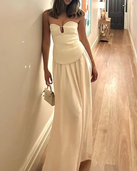 Eloise Mummé (@eloisemumme) • Instagram photos and videos Hairstyles Old Money, Prom Nail Inspo, Classy Formal Dresses, Luxury Blonde, Clean Girl Summer, Rich Brunette Hair, Blonde Hair Highlights, Night Out Outfit Classy, Summer Evening Outfit