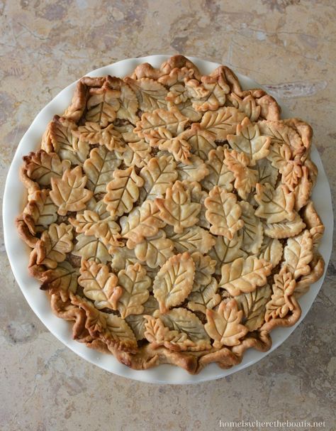 Apple Pie Decoration, Thanksgiving Pie Crust, Apple Pie Designs, Pie Crust Leaves, Thanksgiving Apple Pie, Pie Crust Art, Apple Pie Crust, Decorative Pie Crust, Artistic Food