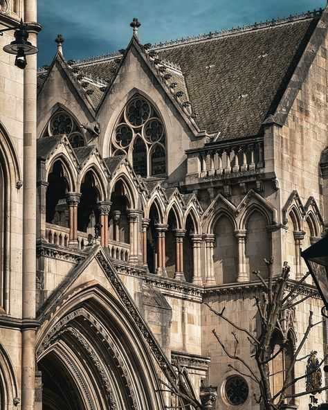 The Old Bank of England is a public house at 194 Fleet Street. It was constructed on a corner site in 1886 by Sir Arthur Blomfield in a grand Italianate style, the interior having three large chandeliers with a detailed plaster ceiling. The building was occupied by the Law Courts branch of the Bank of England from 1888 to 1975 before it was refurbished and put to its current use in 1994. Next to this is is the The Royal Courts of Justice in London, completed in 1882, is a striking example of... Bank Of England, Plaster Ceiling, Law Court, London Architecture, Fleet Street, Royal Court, Public House, Large Chandeliers, Old London