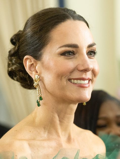 Kate Middleton Updo, Kate Middleton Makeup, Kate Middleton Jewelry, Looks Kate Middleton, Kate Middleton Hair, Queen Kate, Princess Katherine, Up Dos, Catherine Elizabeth Middleton