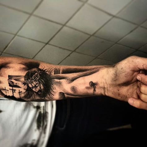 Cristo Cross Arm Tattoo, Jesus Hand Tattoo, Jesus On Cross Tattoo, Jesus Tattoo Sleeve, Crucifix Tattoo, Cross Tattoo On Hand, Christus Tattoo, Natur Tattoo Arm, Jesus On Cross