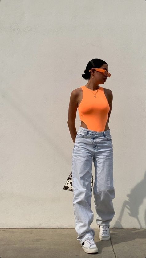 Orange Body Suit Outfit, Orange Bodysuit Outfit, Casual Date Outfit Summer, Orange Bodysuit, Outfits Con Jeans, Outfit Oversize, Body Suit Outfits, Teenage Fashion Outfits, Outfits Casuales