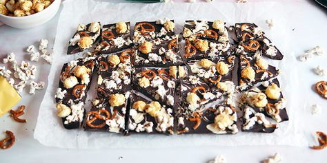 Popcorn Bark Recipes, Popcorn Chocolate Bark, Popcorn Bark, Popcorn Chocolate, Toffee Popcorn, Dark Chocolate Bark, Chocolate Popcorn, Mini Pretzels, Cinnamon Girl