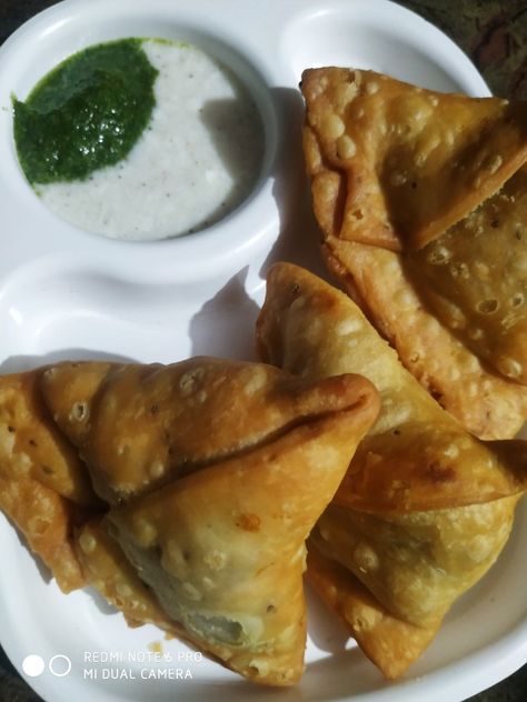 Home made samosa.. Home Made Samosa, Aesthetic With Friends, How To Make Samosas, Samosa, Food Snapchat, Home Made, Snapchat, With Friends, Ethnic Recipes