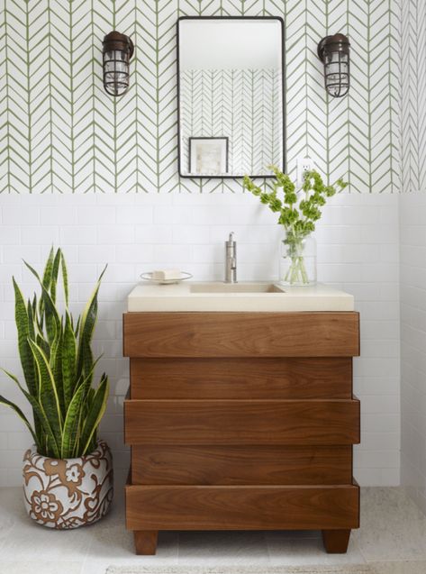 20+ Houseplants That Would Love to Live in Your Windowless Bathroom Colorful Small Bathroom, Small Bathroom Wallpaper, Small Bathroom Colors, Small Bathroom Tiles, Farmhouse Bathroom Vanity, Bathroom Color Schemes, Small Bathroom Vanities, Transitional Bathroom, Bathroom Plants