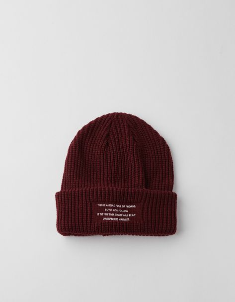 20  Cool Beanies For The Non-Hat Girl #refinery29 Cool Beanies, Beanie Outfit, Classy Outfits Men, Men's Beanies, Cute Beanies, Casual Cosplay, Mens Casual Dress Outfits, Outfits With Hats, Cute Hats