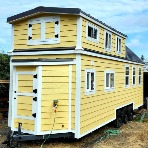 This 28’ tiny house on wheels is a splendid choice if you’re looking for a spacious, well-built tiny home to downsize into. Tiny Homes On Wheels 2 Bedrooms, Tiny House 3 Bedroom, Rocking Elephant, Small Houses On Wheels, Tiny Homes On Wheels, Shed Tiny Home, Tiny Mobile House, Spacious Bedroom, Tiny House Loft