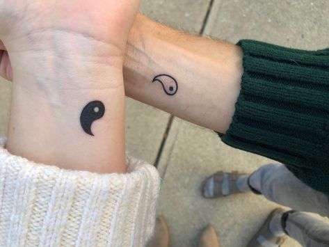 Simple Sibling Tattoos, Couple Wrist Tattoos, Matching Tattoos For Couples, Couple Tattoo Ideas, Maching Tattoos, Tattoos For Couples, Cute Matching Tattoos, Matching Friend Tattoos, Matching Tats