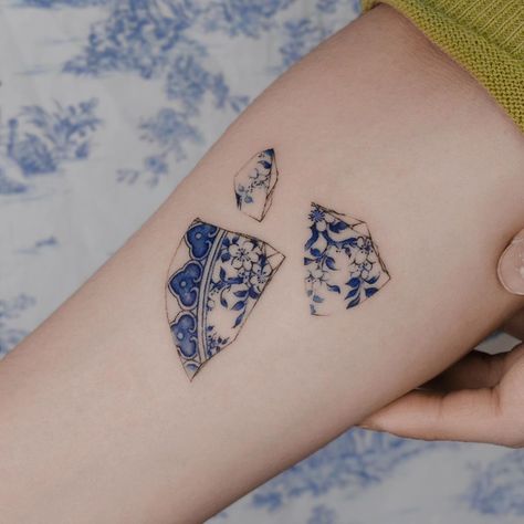 Kintsugi Tattoo Ideas, Kintsugi Tattoo, Blue Ink Tattoos, White Tattoos, Blue Tattoo, Tattoo Feminina, Arm Tattoos For Women, Dainty Tattoos, 문신 디자인