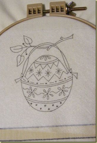 Freebie design...birdbrain designs...love the name... Easter Hand Embroidery Patterns, Easter Motifs, Rabbit Embroidery Simple, Easter Bunny Embroidery Patterns, Primitive Embroidery Patterns, Bird Brain Designs, Easter Embroidery Patterns, Primitive Embroidery, Redwork Patterns