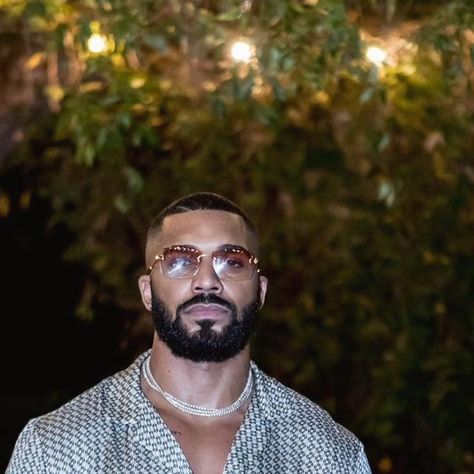 Tyler Lepley on Instagram: "Missed opportunities will feel worse than rejection." Beard Black Men, Tyler Lepley, Black Men Casual Style, Male Haircut, Fine Guys, Missed Opportunities, Black Men Beards, Beard Fade, Black Men Haircuts