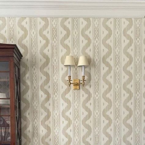 QUADRILLE on Instagram: "Design by @oldtowncasa featuring Bali Hali wallpaper. . . . . #quadrillefabrics #oldtowncasa #chinaseas #wallpaperinspo" Quadrille Bali Hai Wallpaper, Hall Wallpaper Ideas, Bali Hai Wallpaper, Quadrille Bali Hai, Cambridge Wallpaper, Mudroom Wallpaper, Serena And Lily Wallpaper, Nancy Myers, Wallpaper Hallway