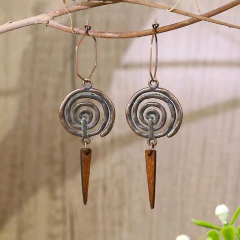 Pair Of Vintage Boho Spiral Dangle Earrings Eardrop Length: 3 Inches (7.5 Cm) Width: 1 Inch (2.5 Cm) Rivet Jewelry, Copper Earrings Handmade, Organic Earrings, Hammered Jewelry, Earthy Jewelry, Dangle Earrings Boho, Jewelry Design Inspiration, Earrings Handmade Dangle, Artisan Earrings