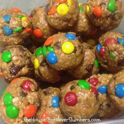 Healthy Volleyball Snacks Ideas, Game Day Snacks Baseball, Snacks For Softball Games, Hockey Snacks For Team, Hockey Tournament Food Ideas, Wrestling Tournament Food Ideas, Team Meals On The Road, Basketball Snacks For Team, Softball Snacks For Team