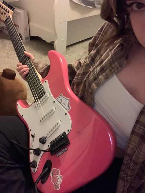 Pink Eletric Gutair, Pink Acoustic Guitar Aesthetic, Hot Pink Electric Guitar, Pink Electric Guitar Aesthetic, Pink Guitar Aesthetic, Cute Guitars, Pink Bass Guitar, Hot Pink Guitar, Guitarist Aesthetic