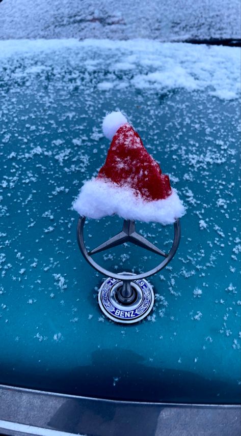 Christmas Car Wallpaper Iphone, Christmas Car Wallpaper, Mercedes Christmas, Car Decoration Ideas, Mini Christmas Wreath, Christmas Car Decorations, Christmas Cars, Mercedes Wallpaper, Car Christmas