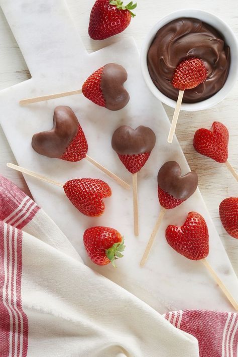 Sommer Mad, Fest Mad, Strawberry Hearts, Valentine Desserts, Beautiful Chocolate, Chocolate Dipped Strawberries, Valentines Day Food, Strawberry Dip, Valentines Day Treats