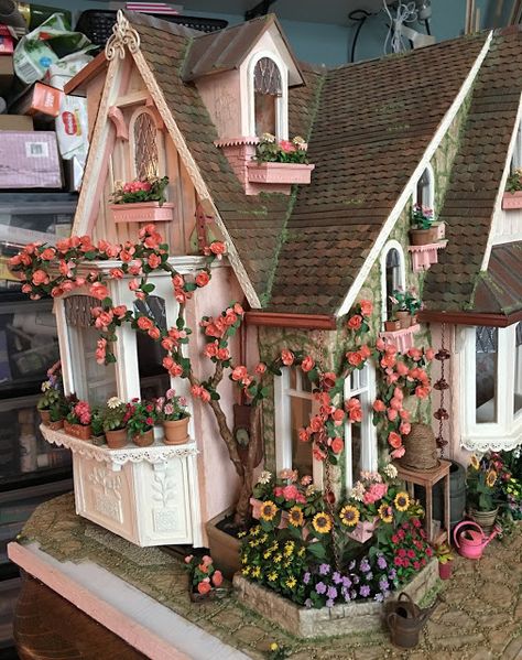 My Miniature Madness Dollhouse Garden, Mini Houses, House Cottage, Storybook Cottage, Doll House Plans, Victorian Dollhouse, Victorian Cottage, Miniature Houses, Cottage Kitchen