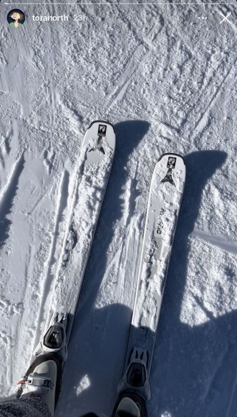 Skiing Instagram Story, Sci Aesthetic, Snow Stories Instagram, Winter Instagram Stories, Skiing Ig Stories, Skiing Photos Instagram, Aesthetic Ski Photos, Winter Ski Trip Aesthetic, Ice Skiing