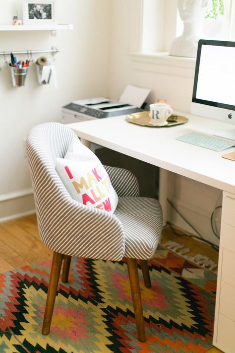 Chic Office Chair, Pink Chairs, Reading Table, Study Chair, Office Nook, Craft Room Office, Home Office Space, Home Office Chairs, Study Table