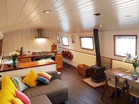 Wood Boat Interior, Narrow Boats For Sale, Canal Boat Interior, Tender Ribs, Narrow Boats, Boat Interiors, Wc Bathroom, Boat Shed, Caravan Interior