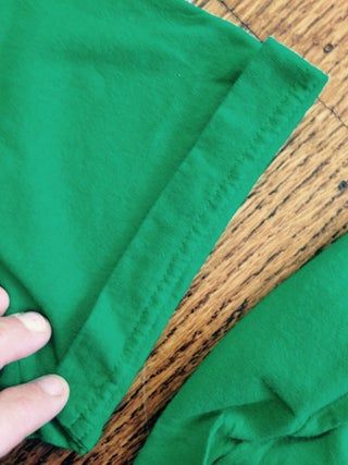 Easy Boxy to Foxy T-shirt Transformation: 4 Steps (with Pictures) Tshirt Sleeve Hacks, Shortening Sleeves On A Shirt, Cut Sleeves Off Tshirt, Tee Shirt Redo, How To Cut Sleeves, Shirt Alterations, Tee Shirts Diy, Shirt Transformation, Altered T Shirts