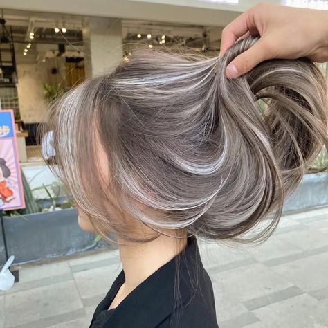 Dyeing Hair, Korean Hair Color, Hair Color Underneath, Ash Blonde Hair, Brown Hair Balayage, Blonde Hair Inspiration, Light Hair Color, Haircuts For Medium Hair, Short Hair Color