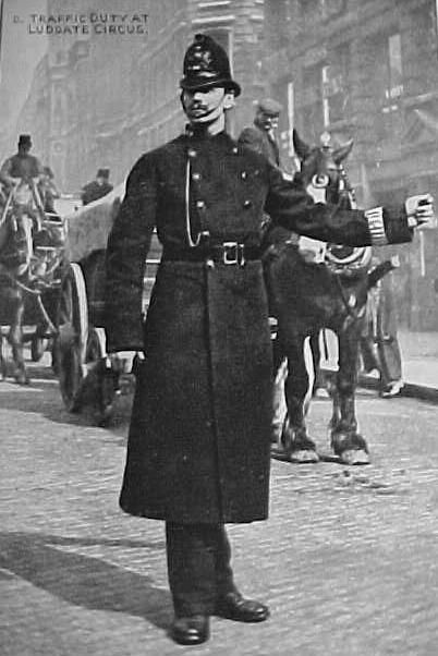 A Late Victorian London policeman just like Inspector Minahan 1900s Police Uniform, Victorian Police Uniform, Old Police Uniforms, Victorian Policeman, Constable Police, Victorian Uniform, Carousel Inspiration, Victorian Explorer, Victorian Detective