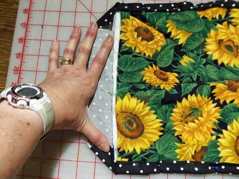 Casserole Hot Pad Diy, Casserole Hot Pad Pattern, Large Hot Pads, Hot Pads Diy, Casserole Hot Pad, Large Hot Pad, Casserole Carriers, Hot Pads Tutorial, Kitchen Sewing