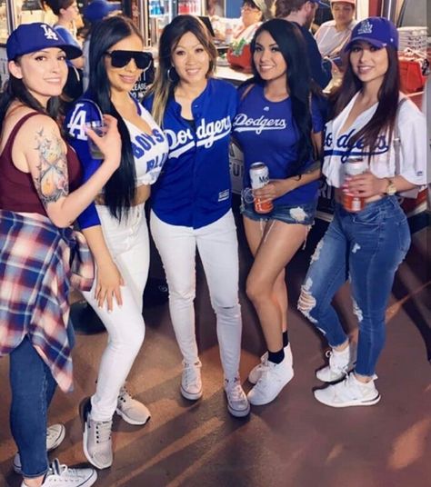 Dodger Game Outfit Women Summer, Dodger Outfit Women, La Dodgers Hat Outfit Women, Baseball Hat Outfit Fall, La Dodgers Hat Outfit, Dodger Game Outfit Women, Dodgers Hat Outfit, La Dodgers Outfit, Dodgers Outfit Women