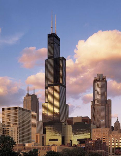 Willis (Sears) Tower, Chicago, USA. At sunset, this skyscraper appears to jump out of the ground from the smaller surrounding buildings. Sears Tower Chicago, Willis Tower Chicago, Skydeck Chicago, Shanghai Tower, Moving To Chicago, Sears Tower, Khalifa Dubai, Tokyo Skytree, One World Trade Center